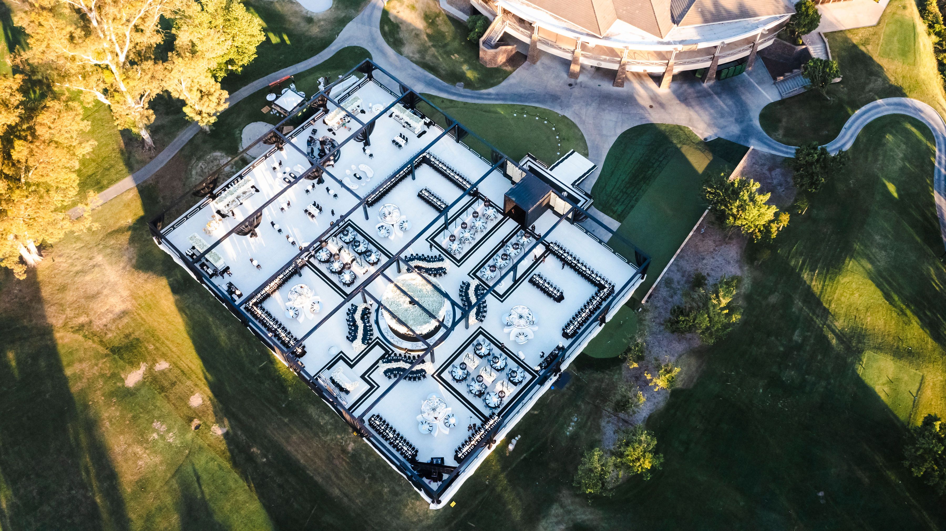 A wedding planned by Anaïs Events on a golf course in California