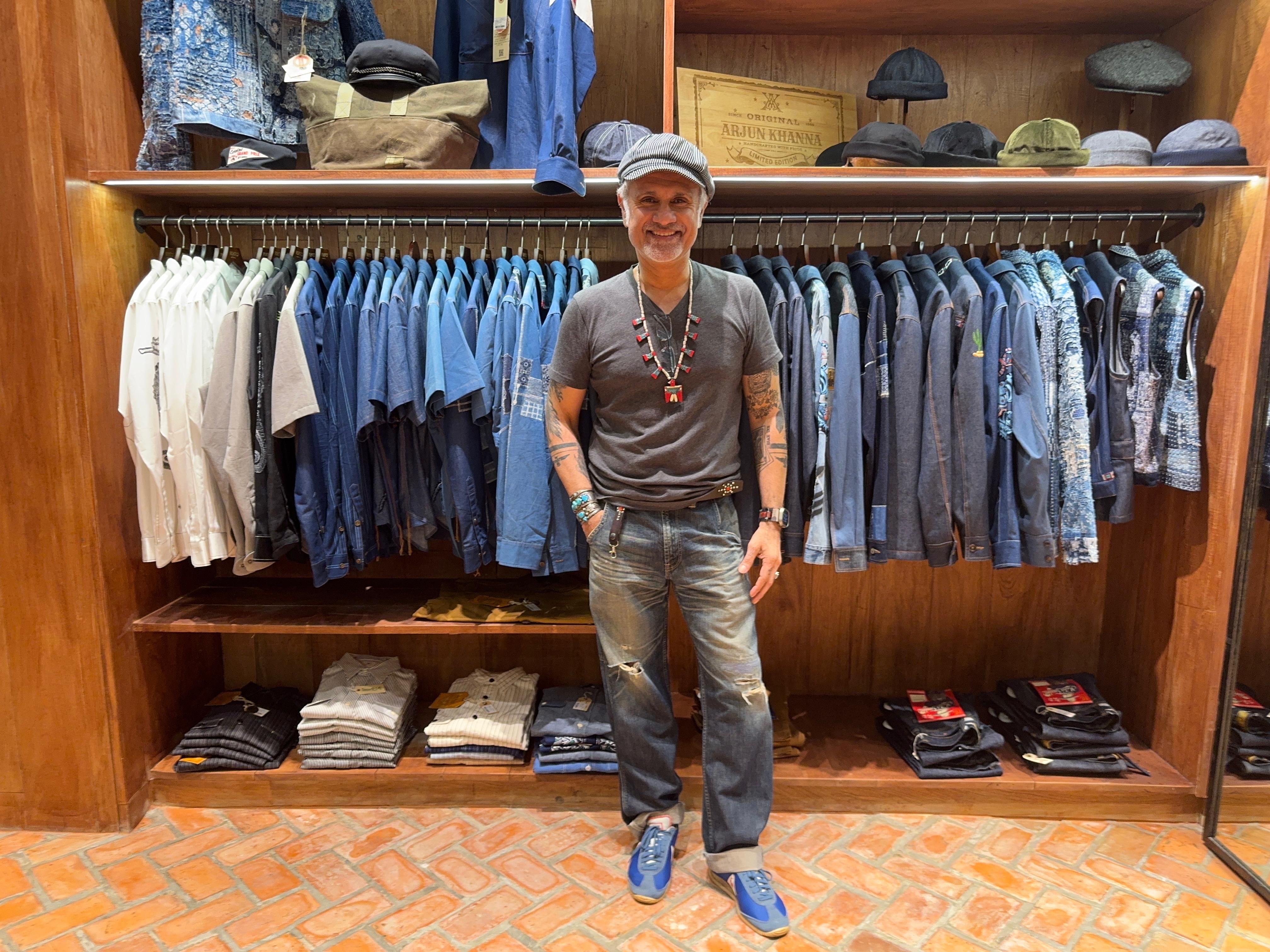 Artisan Browsing at Warehouse 30