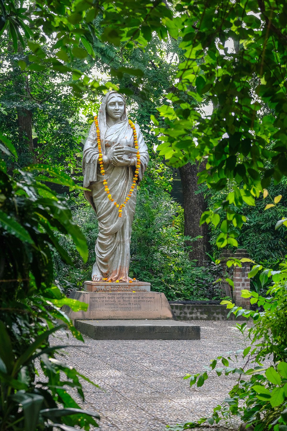 A sculpture of Devi Ahilyabai Holkar