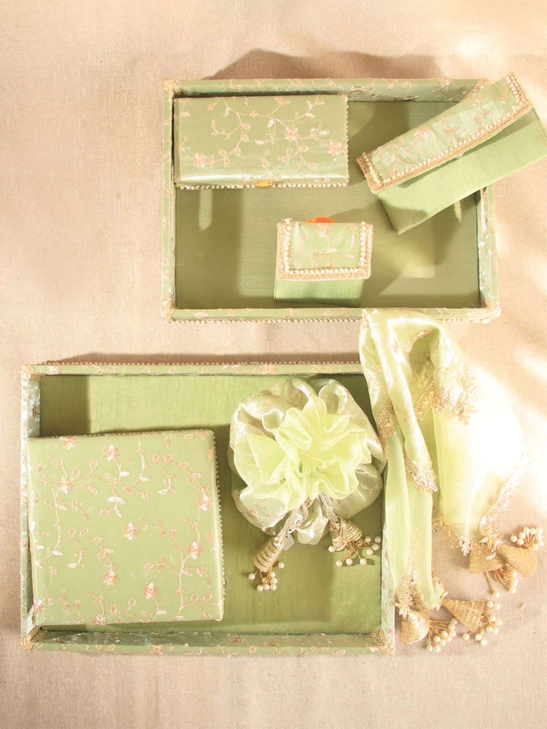 GiftGuide_TheWeddingCollective.jpg