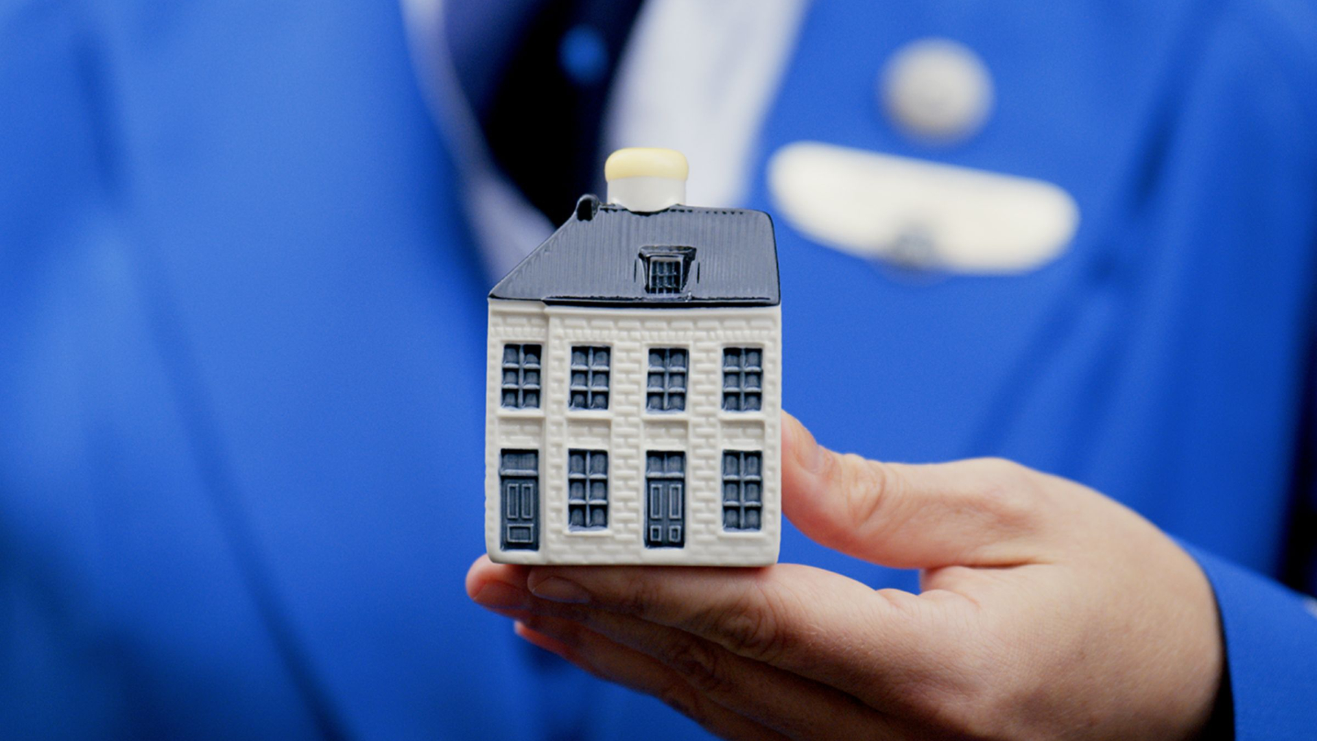 Gin-filled Delft blue houses by KLM are the Labubus of business
