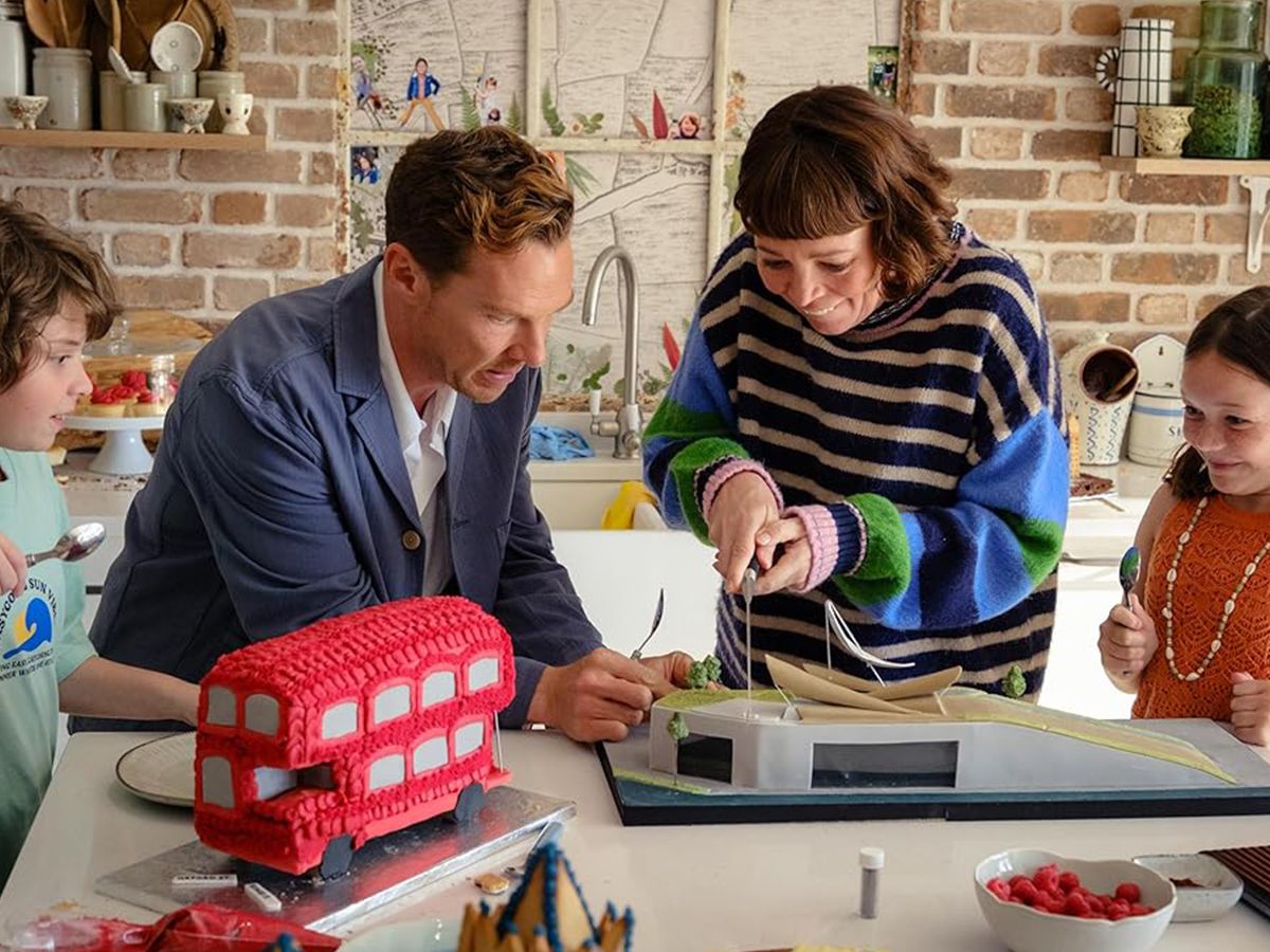 Benedict Cumberbatch and Olivia Colman as Theo and Ivy TheNod