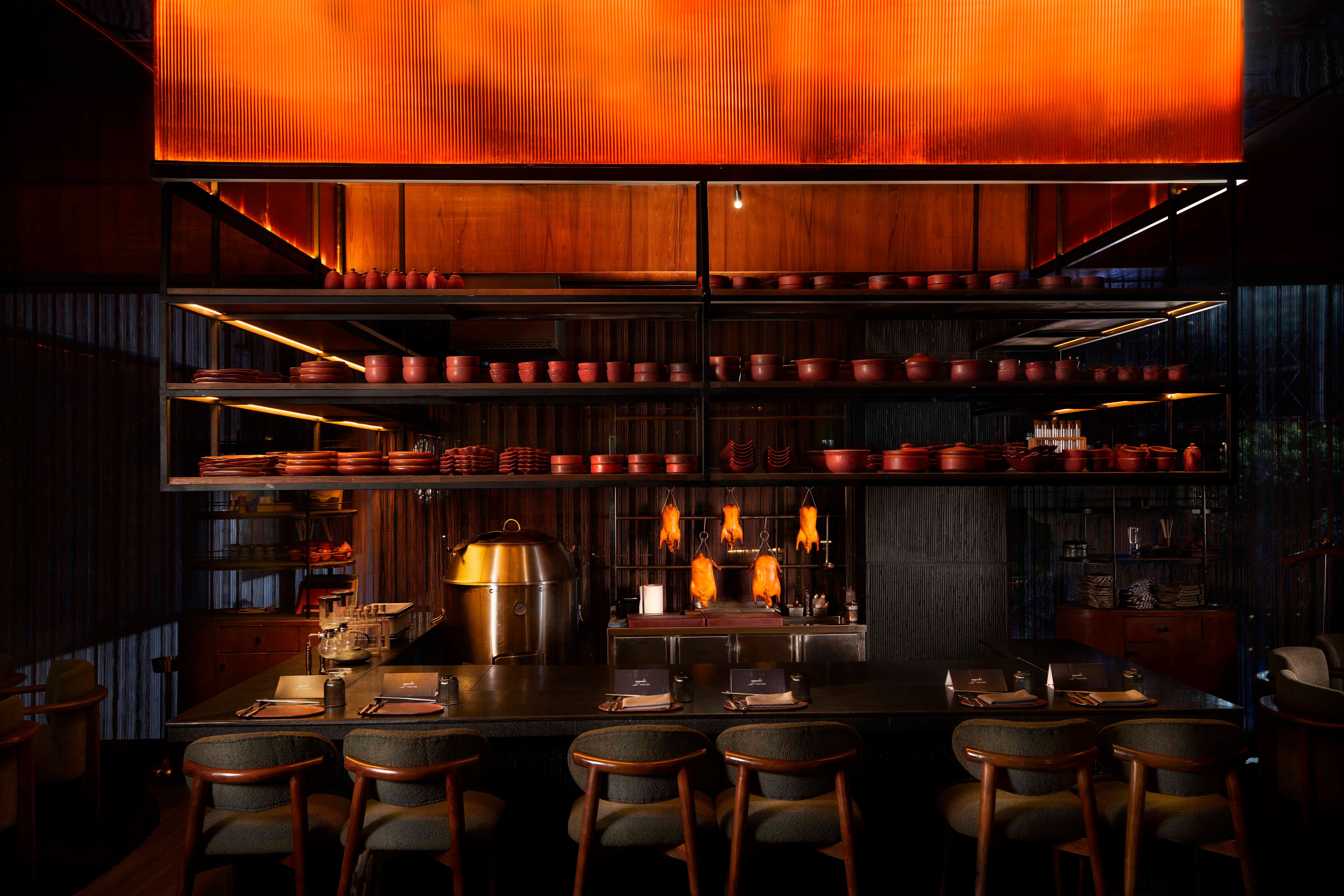 Six-seater duck bar at Yyaki