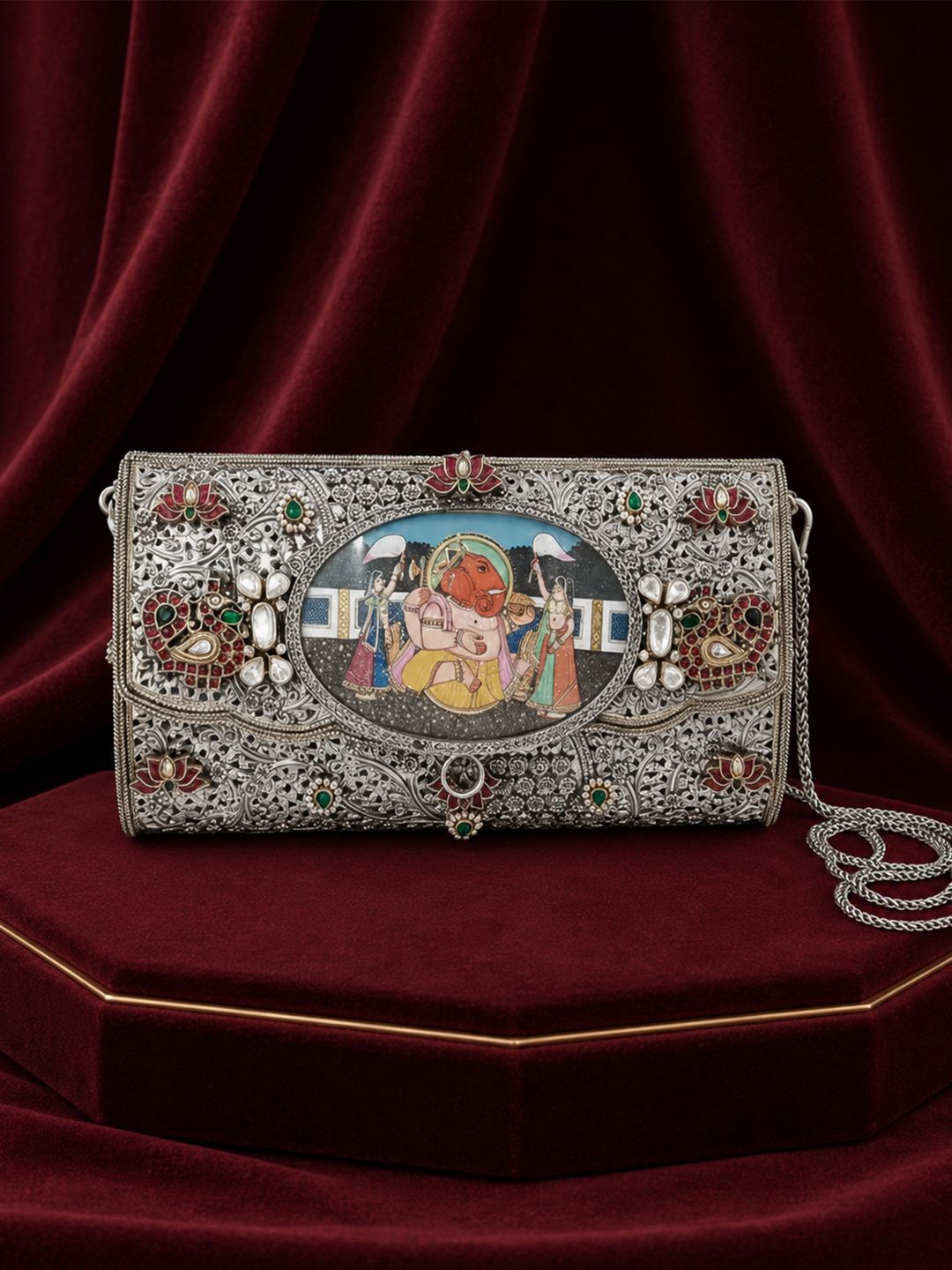 queens purse.jpeg
