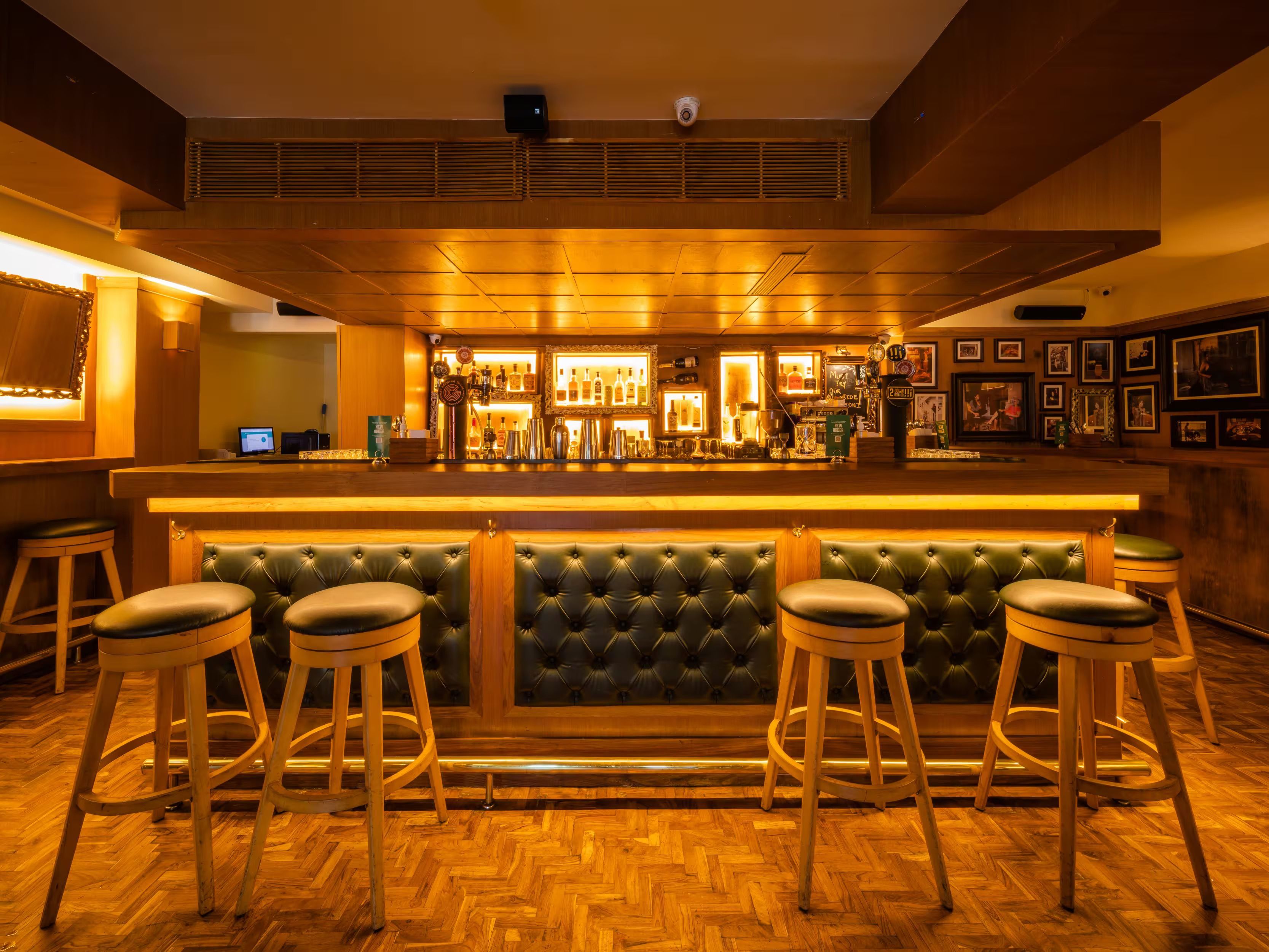 Woodside Inn’s Bar